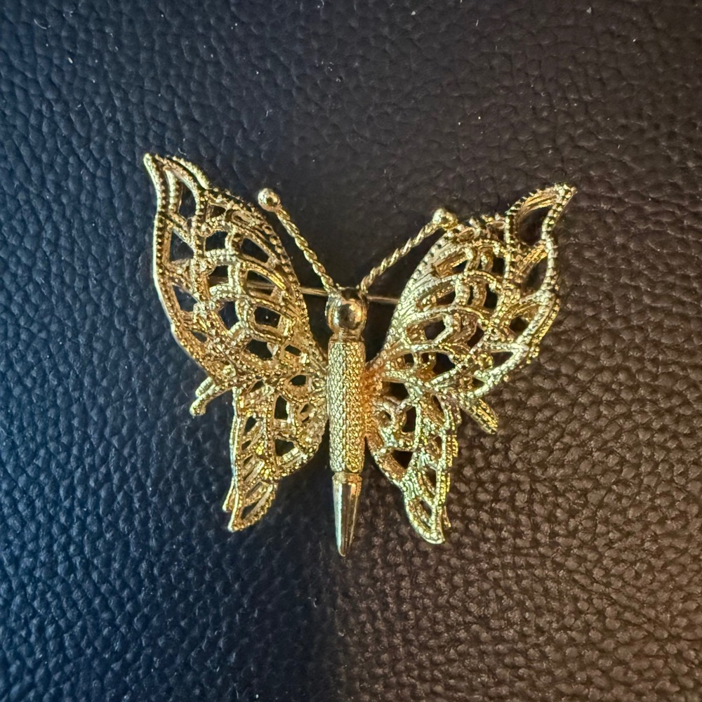 Vintage Monet Gold Tone Filigree Butterfly Brooch Pin Pristine Condition